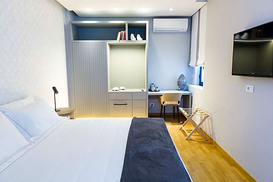 200 ROOMS & TERRACE