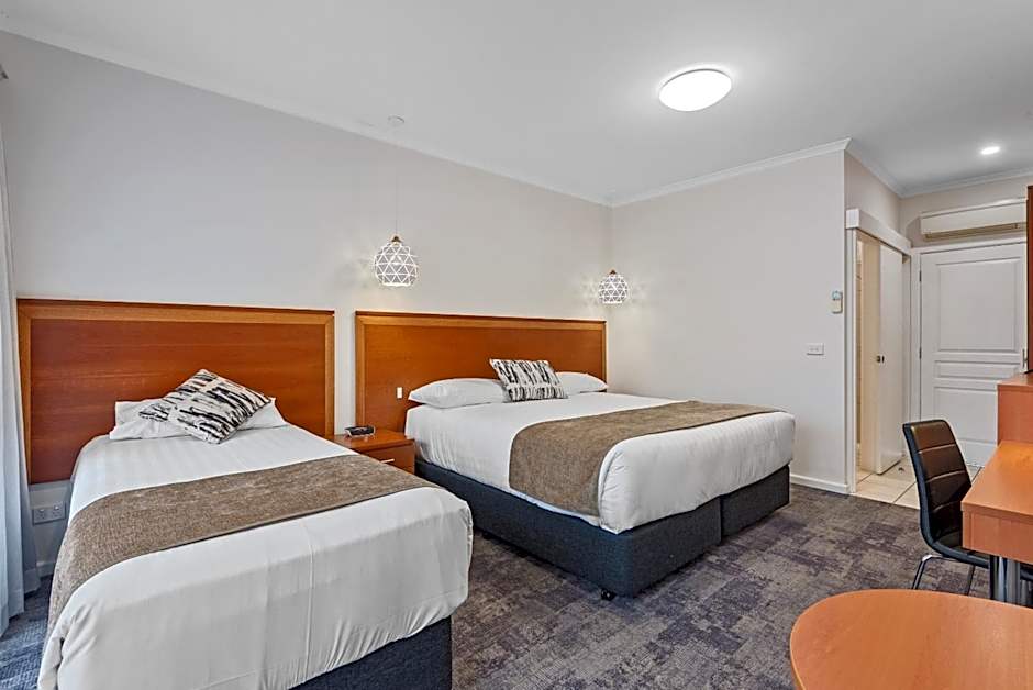 Comfort Inn Deakin Palms