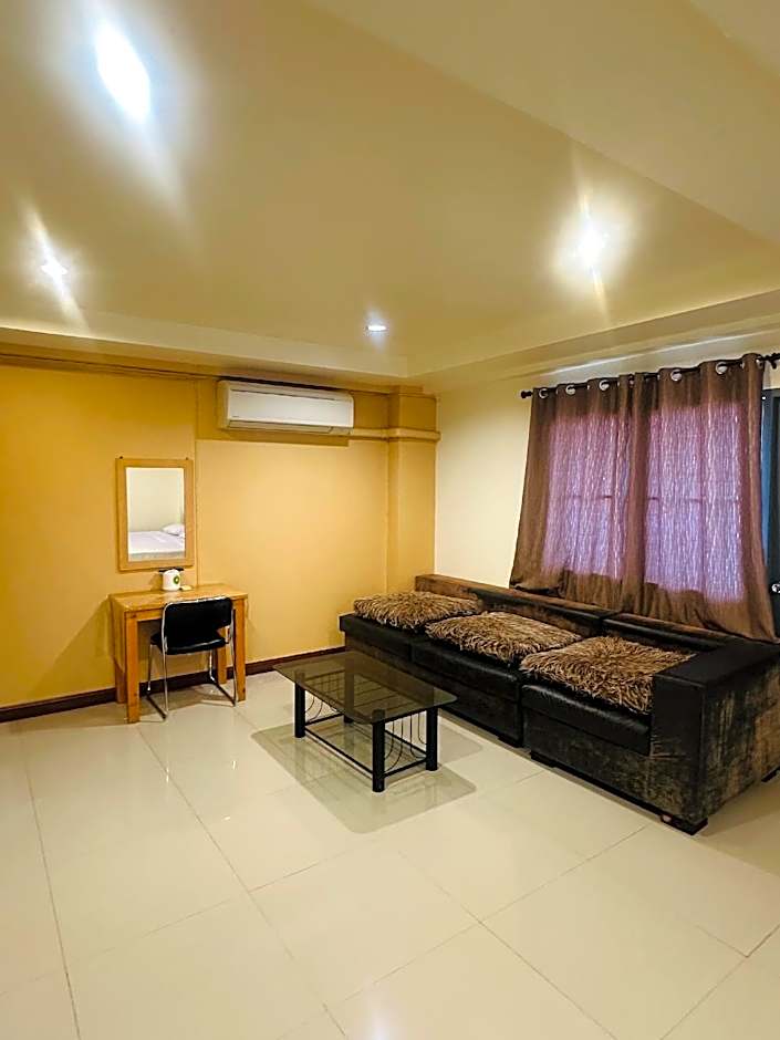 Pakchong Town Hotel