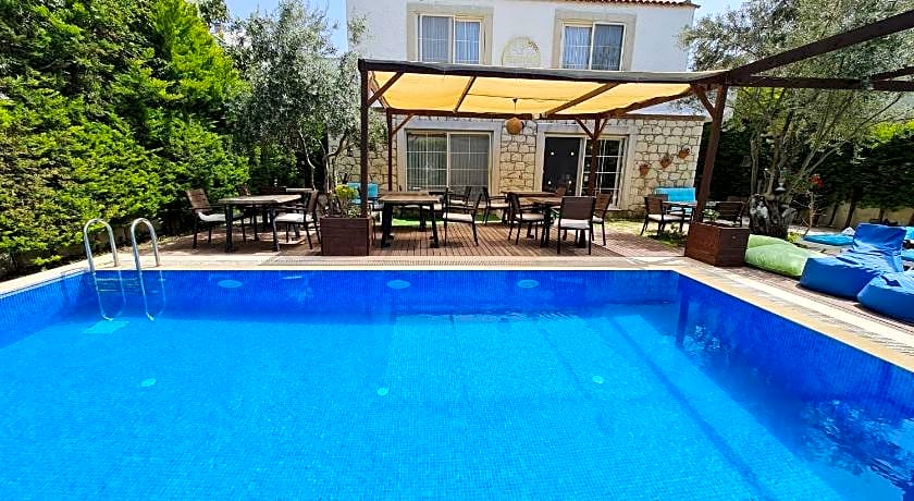 Rebetiko Hotel                                                             