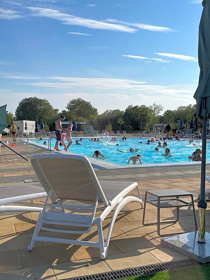 Bull Rush Retreats luxury hot tub lodge at Tattershall Lakes