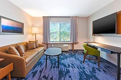 Queen Suite with Two Queen Beds, Bathtub and Sofa Bed - Mobility Access/Hearing Accessible