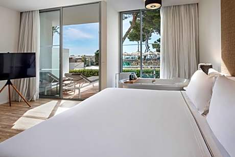 THE LEVEL SUITE SOLARIUM