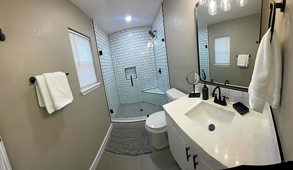 Apt 2- High Plains Lodge at Nomad Landing