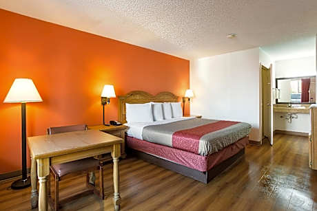 1 KING BED | NON-SMOKING, MICFRIDGE