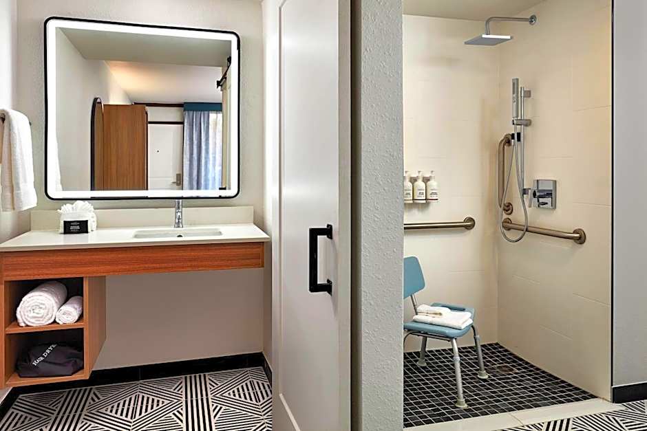 La Quinta Inn & Suites by Wyndham Thousand Oaks Newbury Park