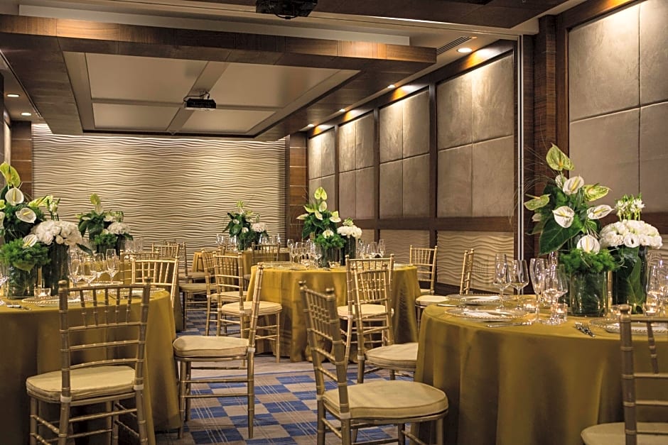 Renaissance by Marriott Izmir Hotel