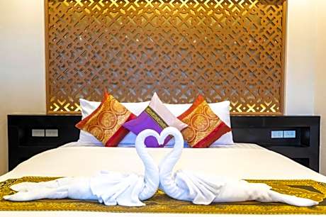 Royal Junior  Room - Street View
