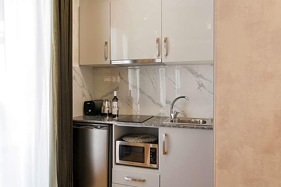 Nicholas Point Apartments and Rooms