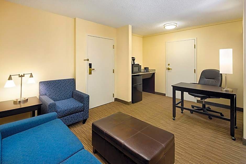 Holiday Inn Express & Suites Alpharetta By IHG