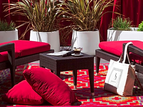 Ground Floor Superior Queen Room with Terrace and Ocean View