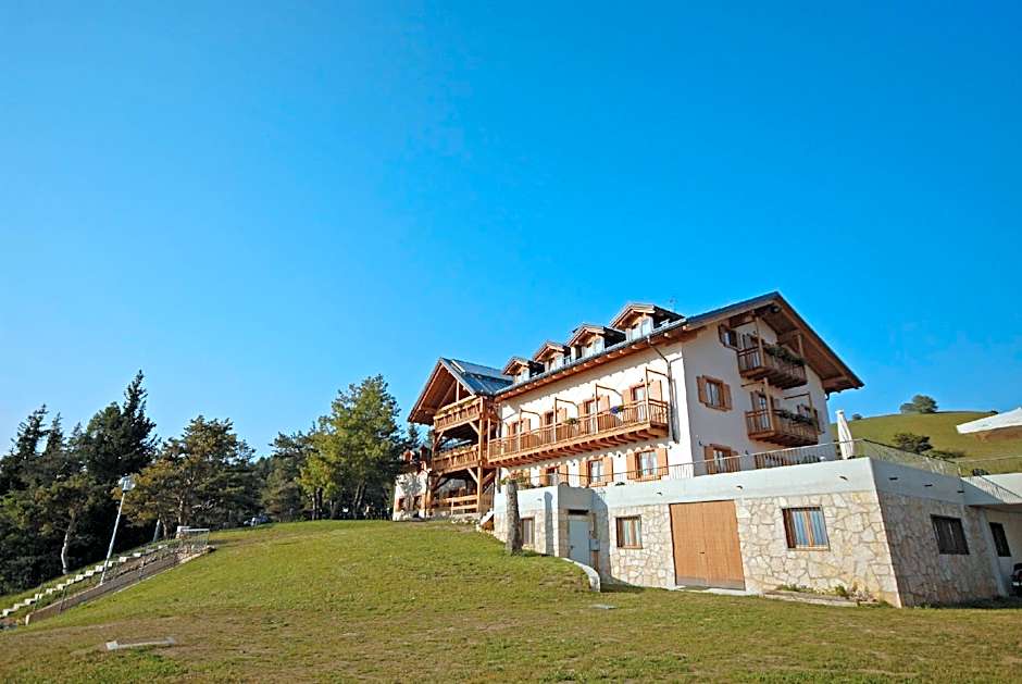 Rifugio Predaia Ai Todes'ci