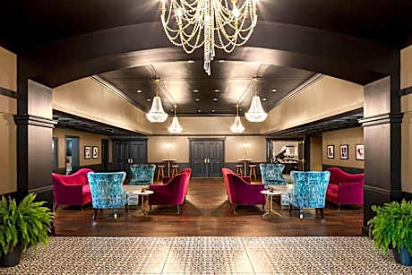 The Highlander Hotel Iowa City, an Ascend Collection Hotel