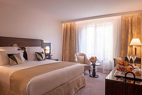 Deluxe King Room with Garden View