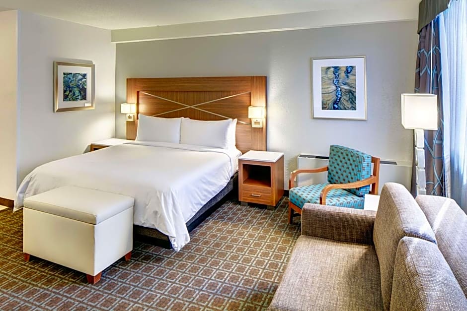 DoubleTree by Hilton Milwaukee Downtown