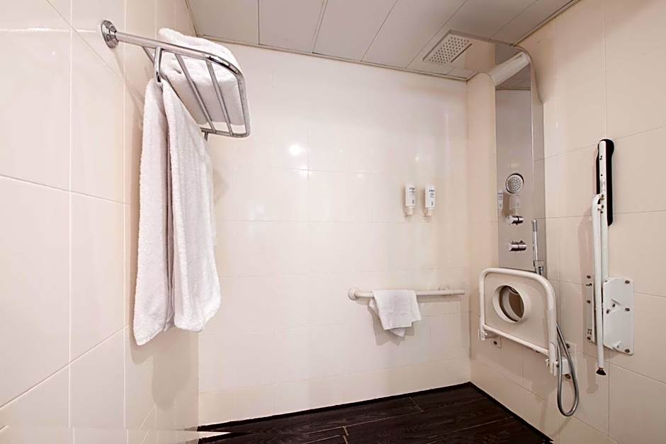 Suites Plaza Hotel & Wellness