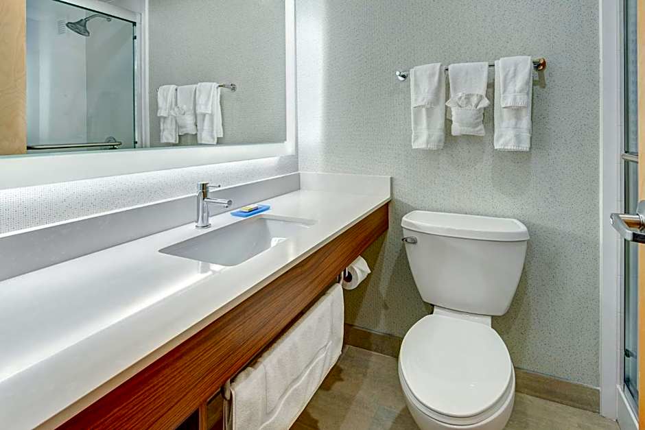 Holiday Inn Express & Suites West Long Branch - Eatontown By IHG