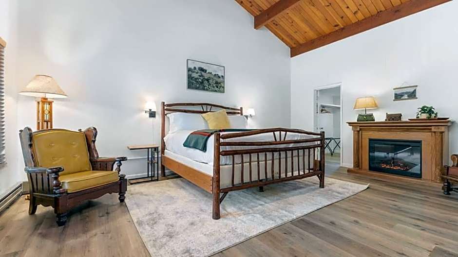 Camp Nelson Lodge Room 6