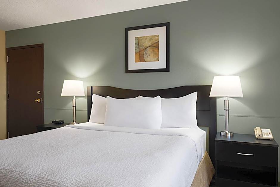 Ramada by Wyndham Saskatoon