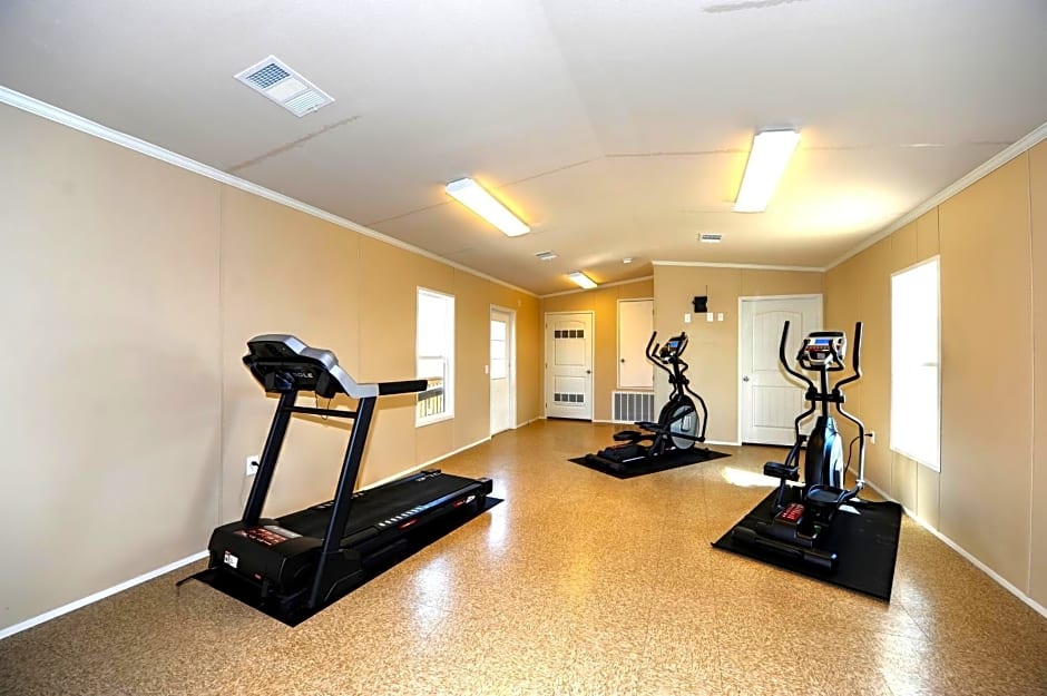 Instalodge Hotel and Suites Karnes City