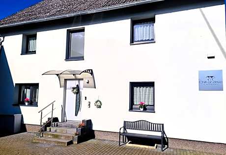 CJS Apartments - Chill or Drive am Nürburgring, new Box Spring Beds, new furniture, WLan, Spacious Rooms, Quiet Location