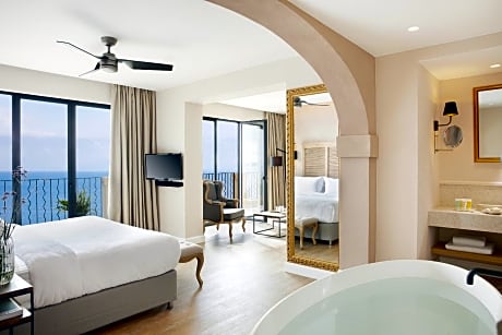 Deluxe Suite with Whirlpool and Sea View