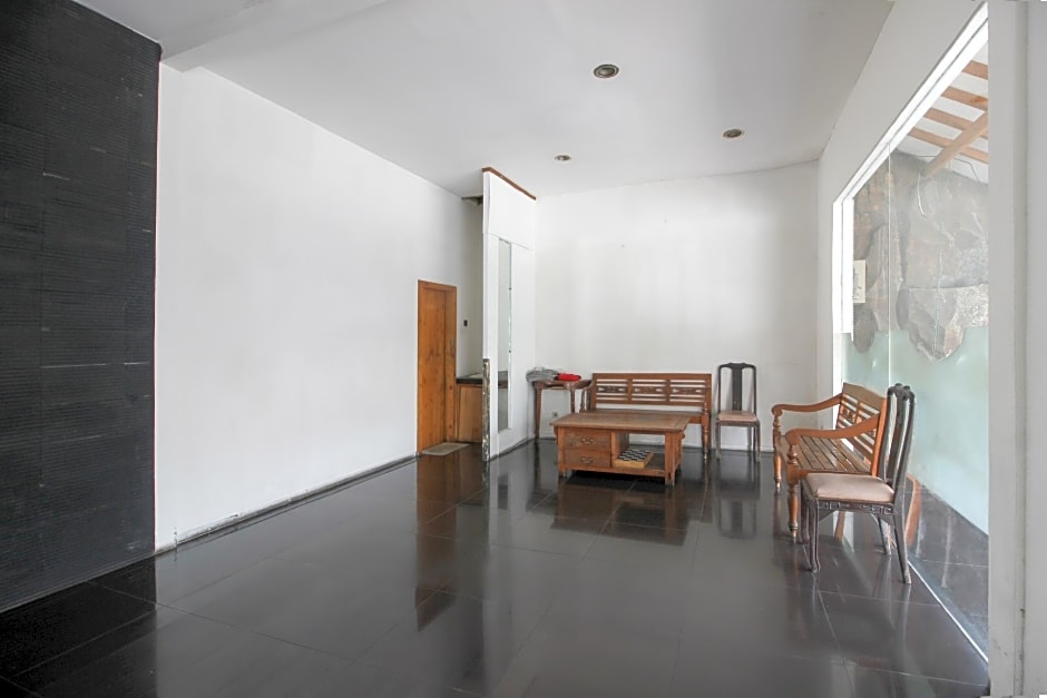 RedDoorz near RS Sarjito Yogyakarta 2