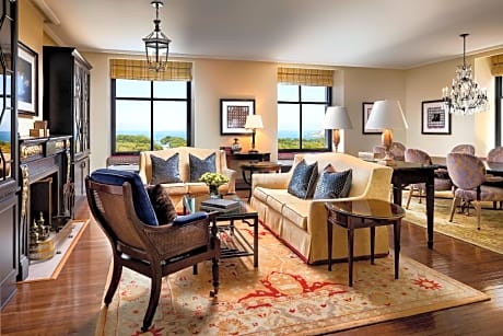 Historic Smoke Filled, Suite, 1 King, Lake View