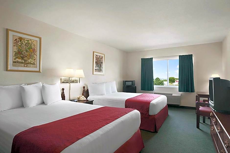 Days Inn & Suites by Wyndham Romeoville