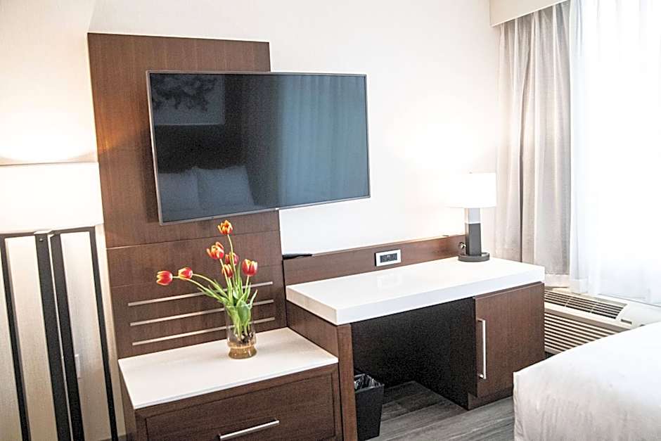 Delta Hotels by Marriott Cincinnati Sharonville