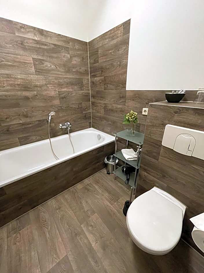 "Zur Altstadt - Am Fuße der Osterburg" Gaststätte, Pension, FEWO