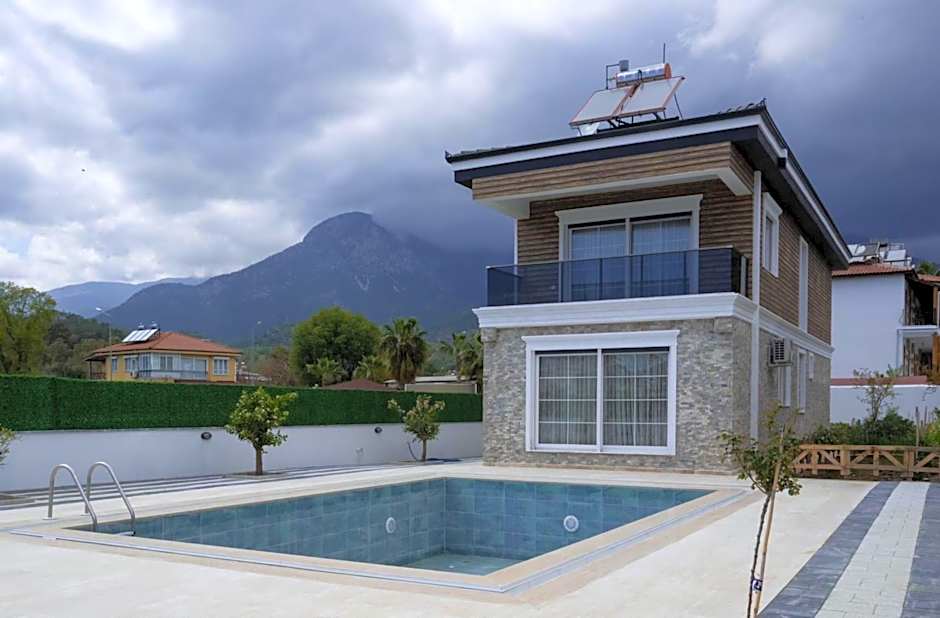 Amore Hotel Teki̇rova