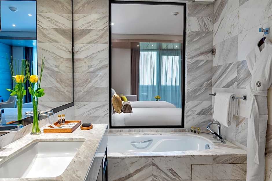 Taj Jumeirah Lakes Towers