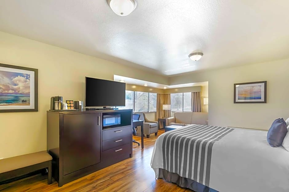 Best Western Plus Edmonds Harbor Inn