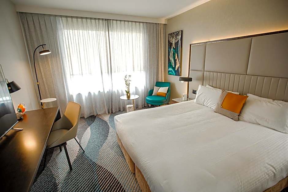 Royal Pacific Hotel