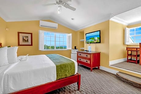 Deluxe King Room with Ocean View - Non-Smoking