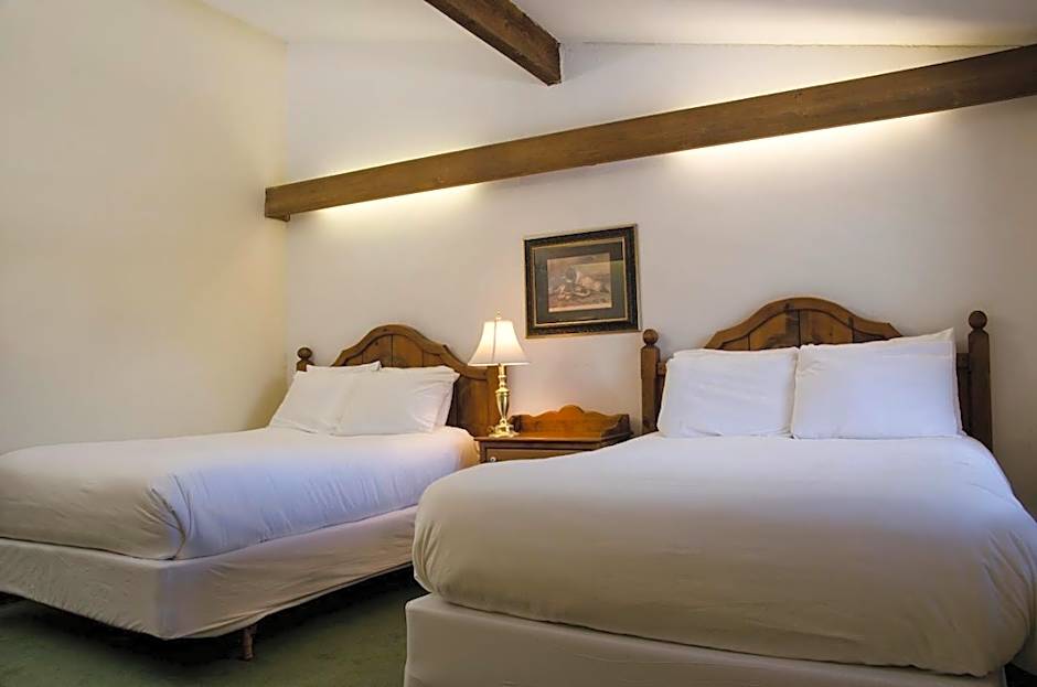 Summit Lodge