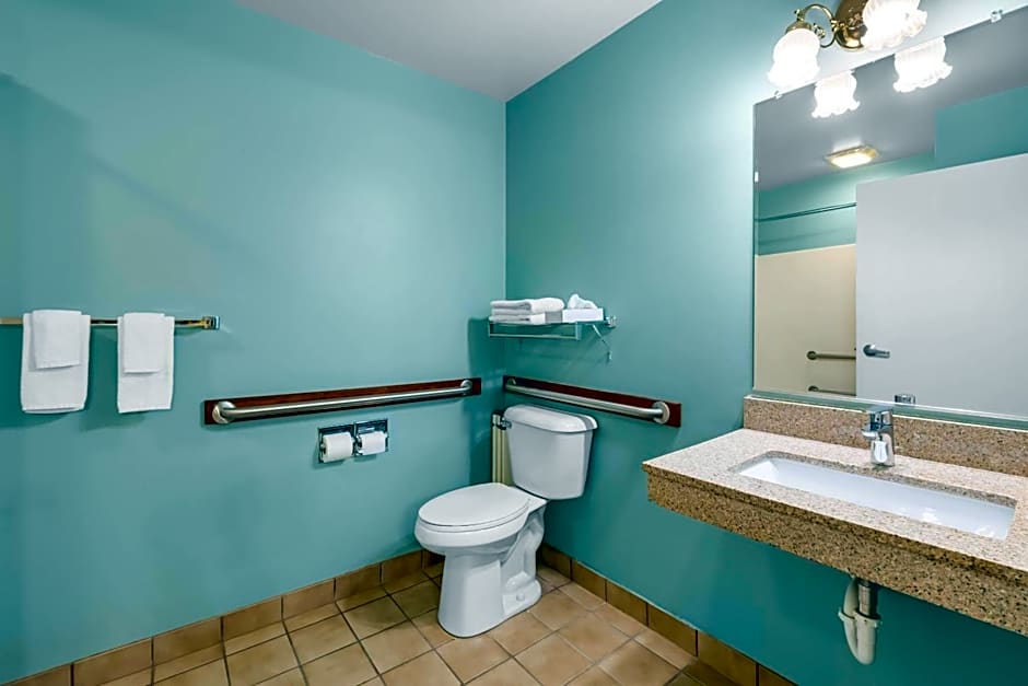 Econo Lodge Inn & Suites Eau Claire South