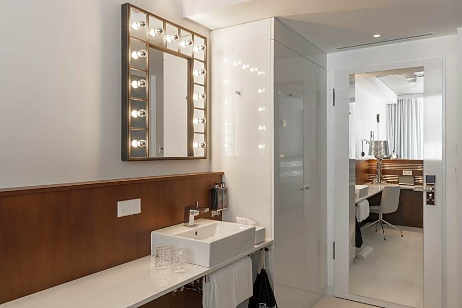 Ruby Ella Hotel Cologne