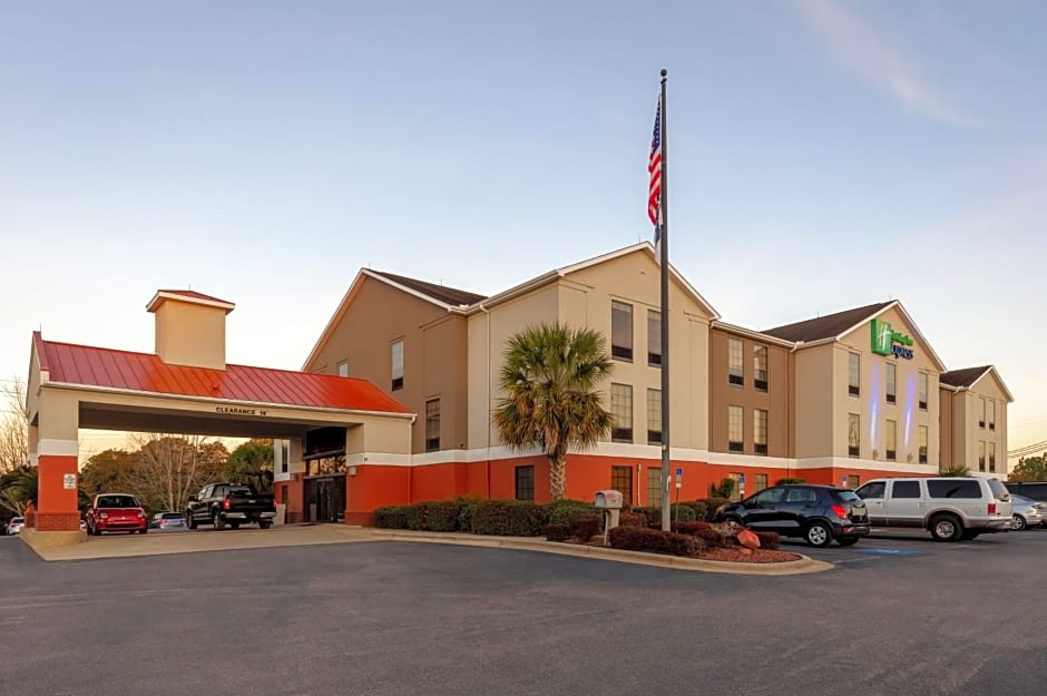 Holiday Inn Express & Suites Milton East I-10