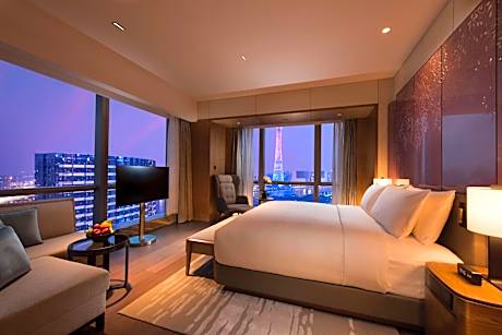 King Executive Suite River View
