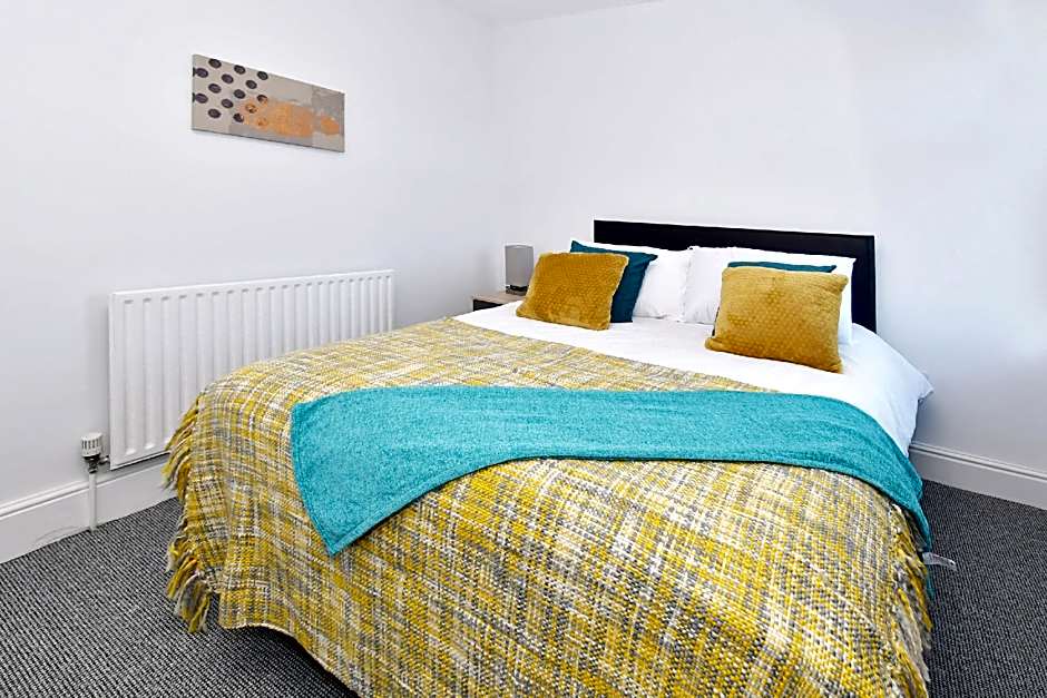 Townhouse @ 272 Walthall Street Crewe