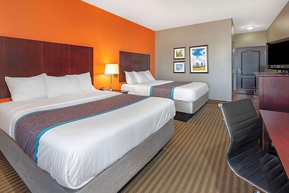 La Quinta Inn & Suites by Wyndham Bush Intercontinental Airport East