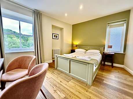 Superior King Room - River View