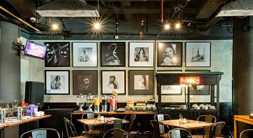 MaxOne Hotels Premier Melawai