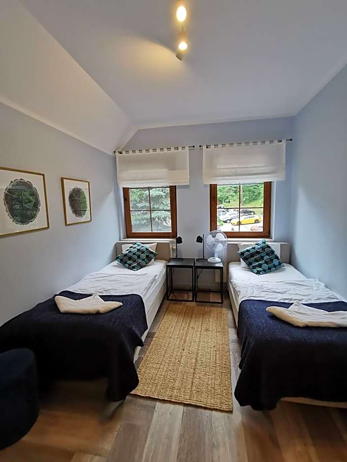 POD DEBEM Kompleks Zeglarsko-Rekreacyjny