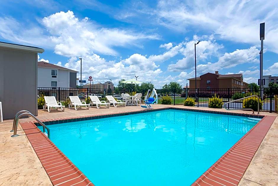 La Quinta Inn & Suites by Wyndham Oxford - Anniston