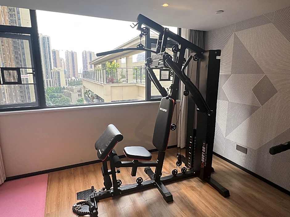 Borrman Hotel Guigang Macaojiang Park High-speed Railway Station