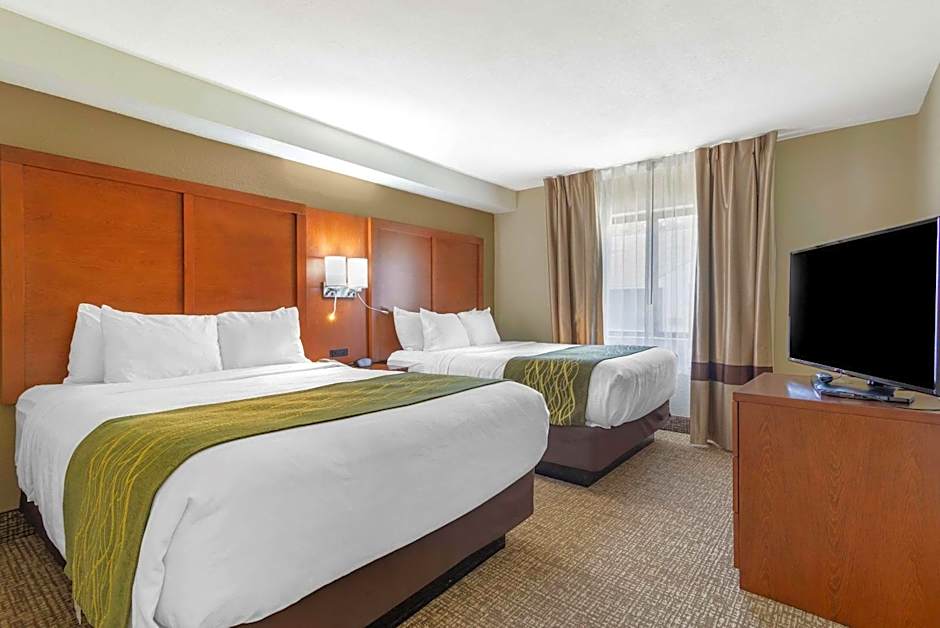 Comfort Inn & Suites - near Robins Air Force Base Main Gate