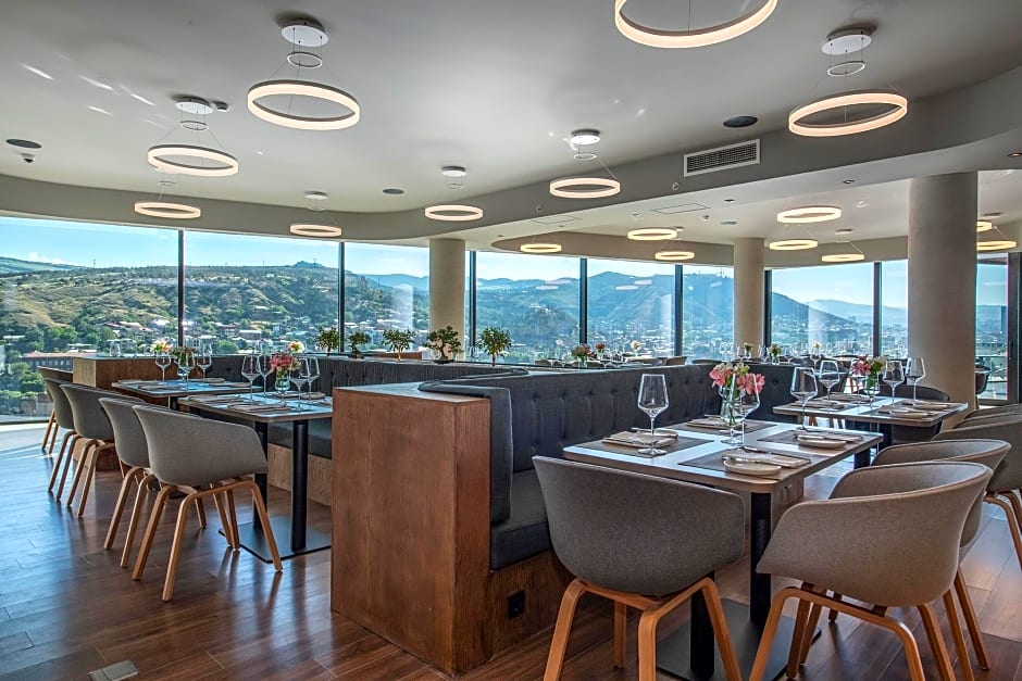 Golden Tulip Design Tbilisi